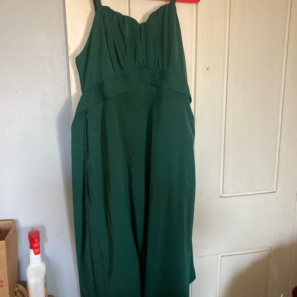 Elegant Green Sleeveless Dress - Picture 3 of 4